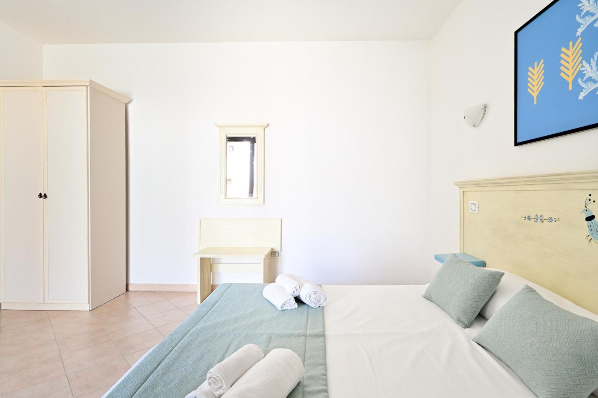 Mimose Beach Village Badesi Exterior photo